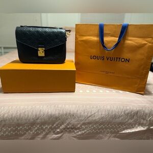 Louis Vuitton Pochette Métis Black/Gold